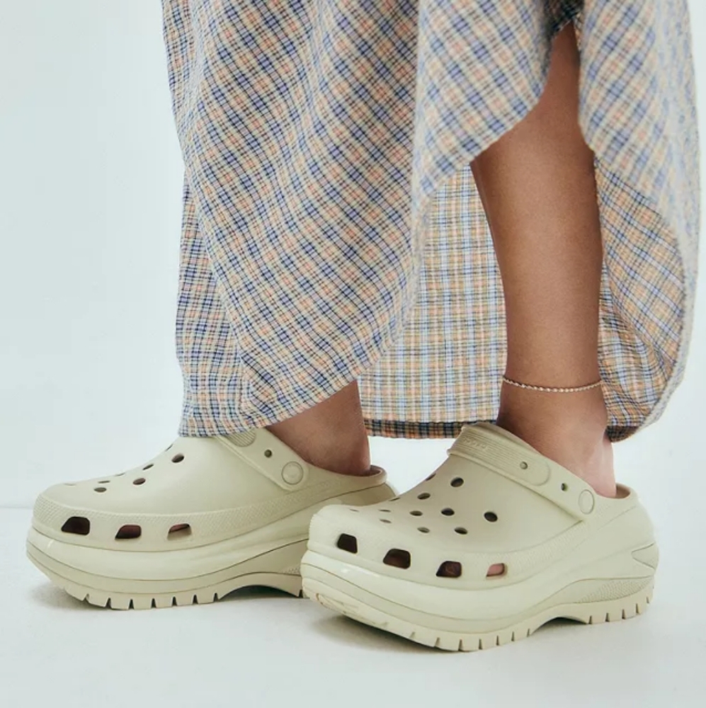 Crocs Mega Crush Platform Clog Size 8 Bone